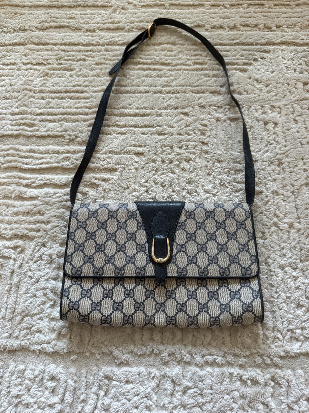 GUCCI vintage Old Gucci 94 02 050
Shoulder Bag Pochette Brown GG
Supreme GG